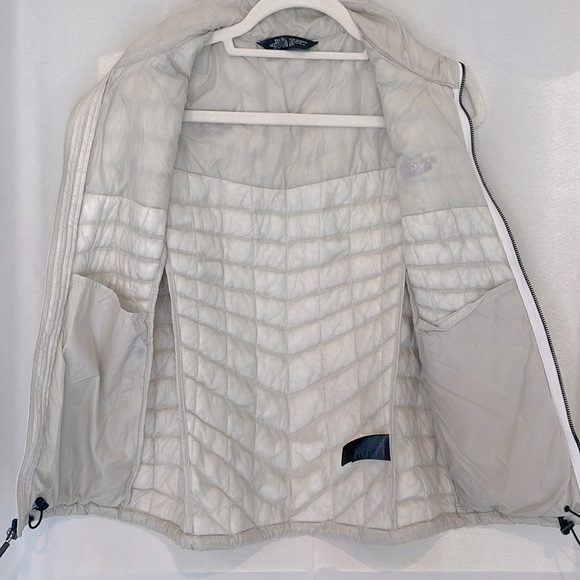THE NORTH FACE Women's Thermoball Trekker Vest sz S - Picture 4 of 6